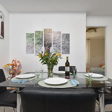 Διαμέρισμα Danica 358 *